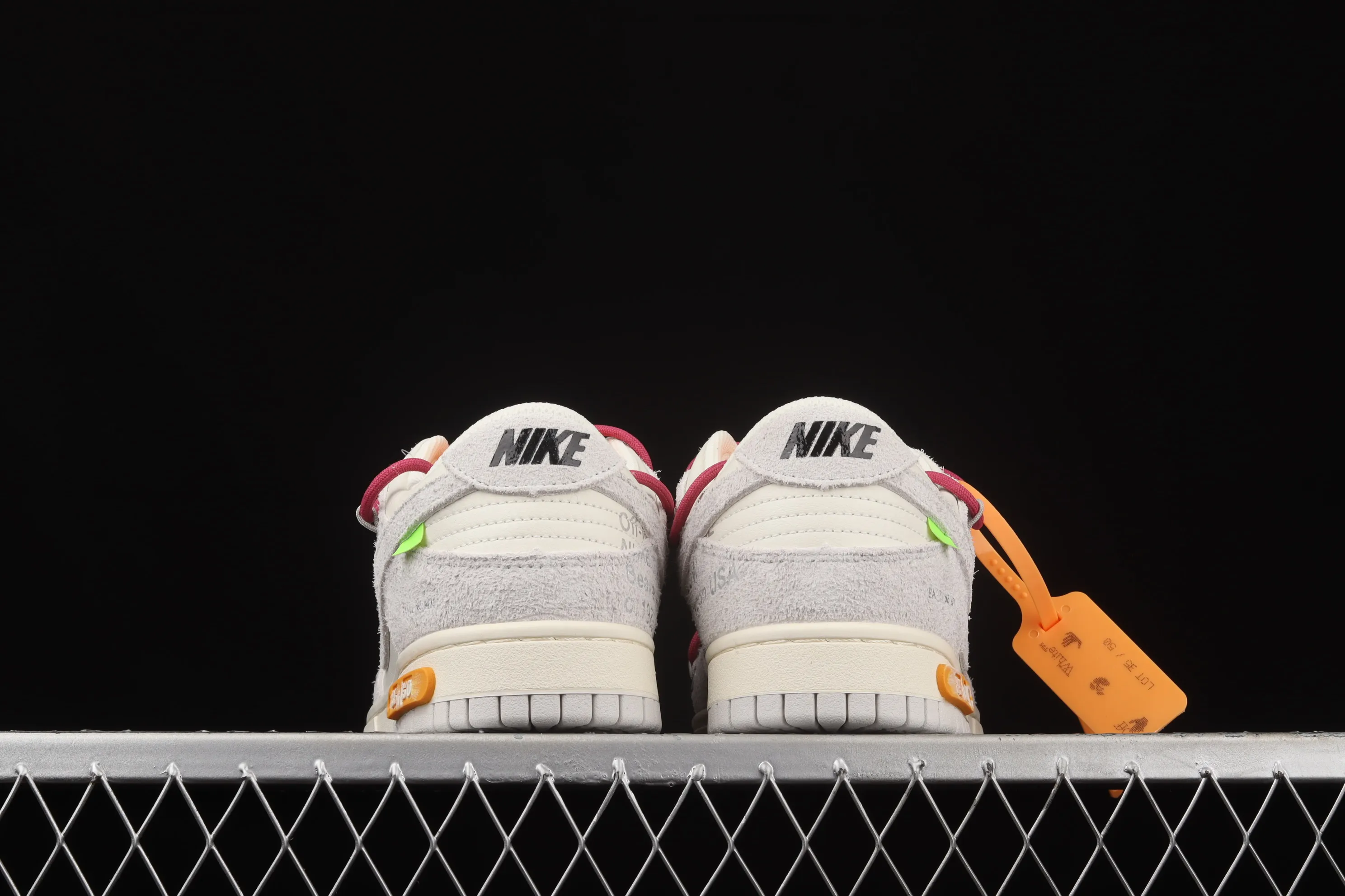 All Categories Nk SB Dunk Series Nk SB Dunk Low low-top sneakers OF x Nk Dunk Low "12 of 50" OW suede SB smashed backboard fashion casual sneakers DJ0950-114